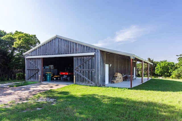 view of outdoor structure featuring a lawn