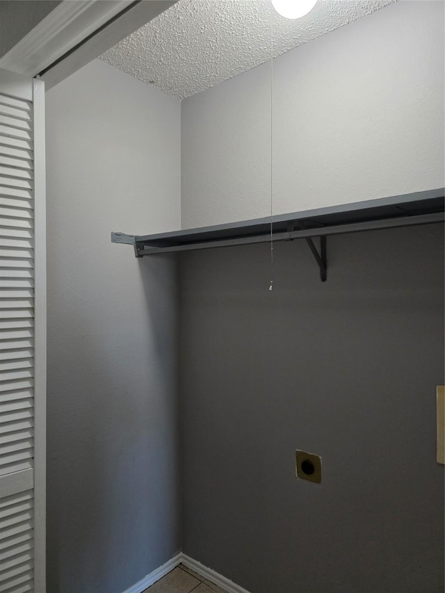 walk in closet featuring tile patterned floors