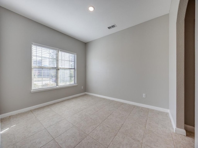 empty room featuring light tile patterned flooring