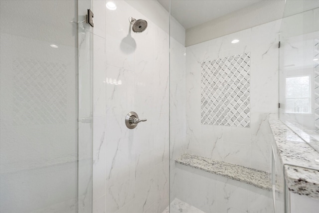 bathroom featuring a tile shower