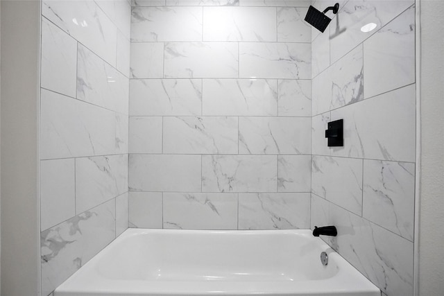 bathroom featuring tiled shower / bath combo