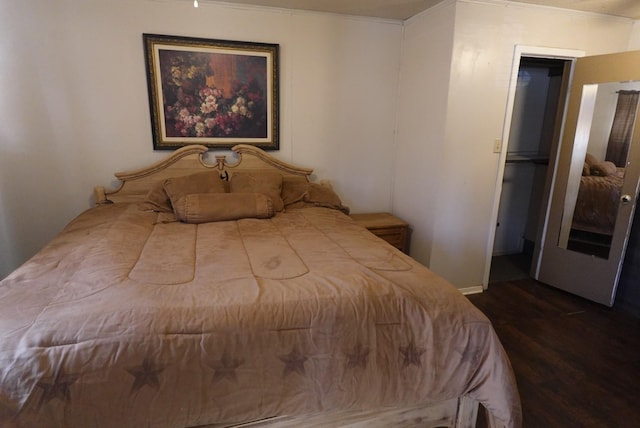 bedroom featuring crown molding, a closet, and dark hardwood / wood-style floors