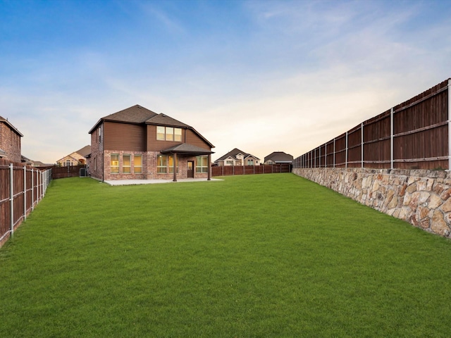 view of yard at dusk