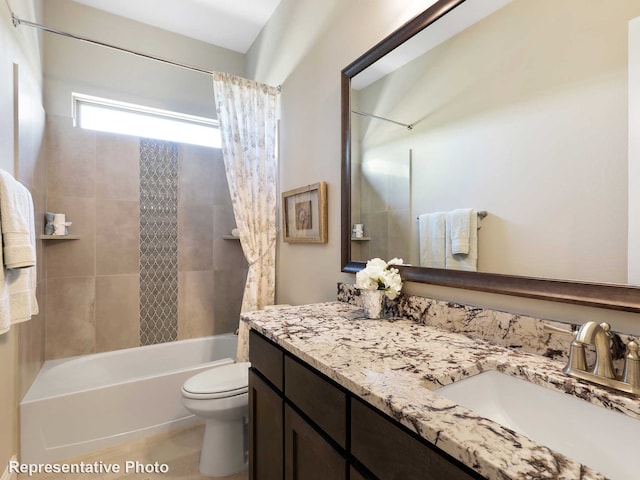 full bathroom with shower / bath combo with shower curtain, vanity, and toilet