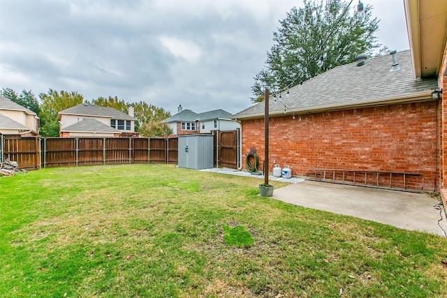 view of yard with a patio