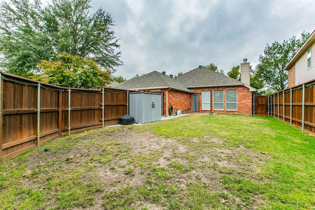 view of yard with a shed