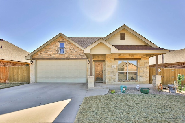 view of front of house featuring a front lawn