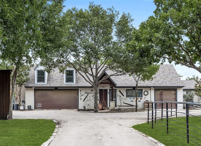 view of front of house featuring a front yard and a garage