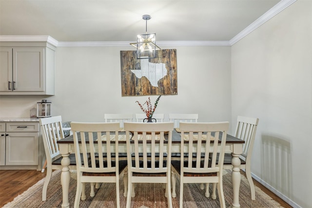 dining space featuring a notable chandelier, ornamental molding, and dark wood-type flooring