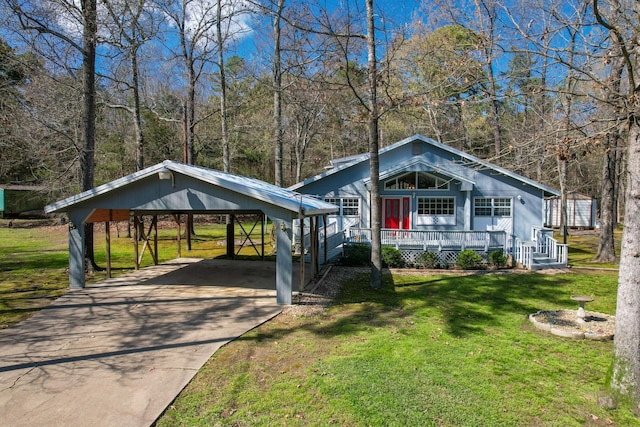 view of front of home featuring covered porch, a front yard, and a carport