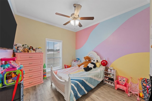 bedroom with hardwood / wood-style floors, ceiling fan, and crown molding