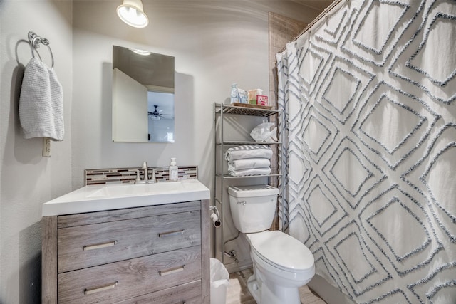 bathroom featuring a shower with curtain, vanity, and toilet