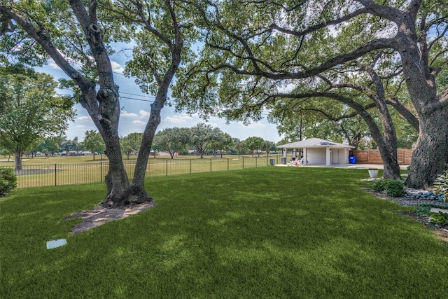 view of yard featuring a patio