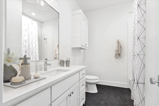 full bathroom featuring tile patterned flooring, shower / bath combo, vanity, and toilet