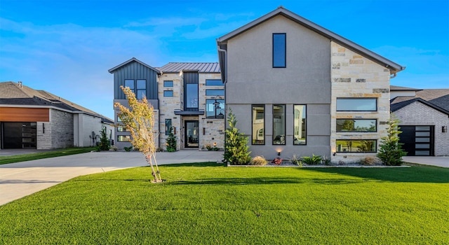 view of front of home featuring a front yard