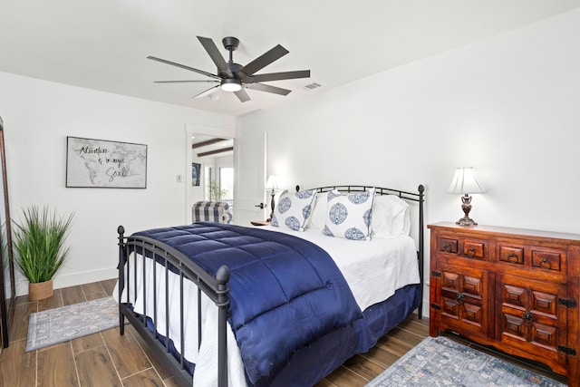 bedroom with ceiling fan