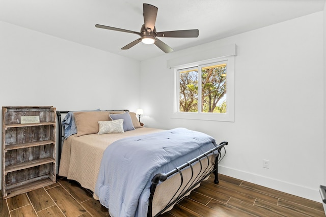 bedroom with ceiling fan