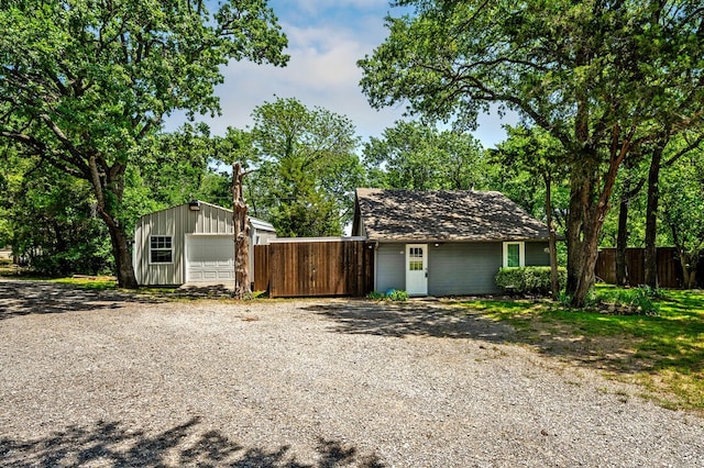 40 Zumwalt Cir, Pottsboro, TX 75076 - view of front of house featuring fence, an outbuilding, and driveway