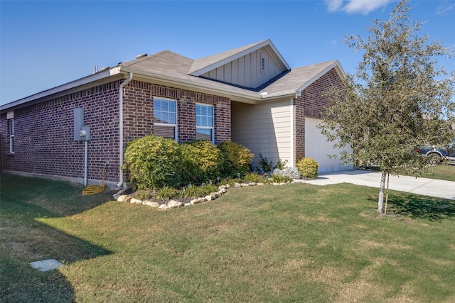 view of front of property featuring a garage and a front yard