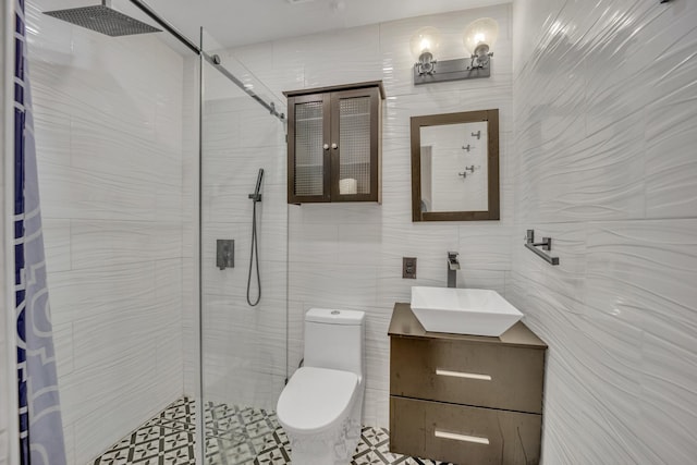 bathroom featuring a shower with curtain, vanity, toilet, and tile walls