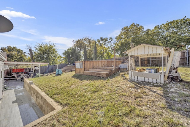 view of yard featuring a patio