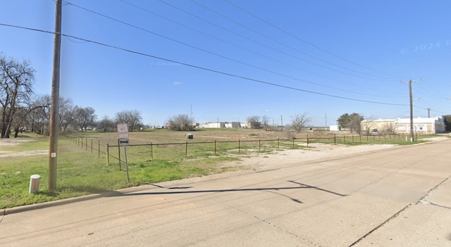 Listing photo 3 for 302 N Park St, Granbury TX 76048