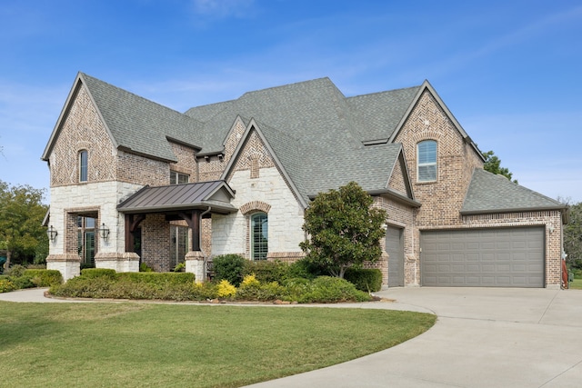 view of front of property featuring a front lawn and a garage