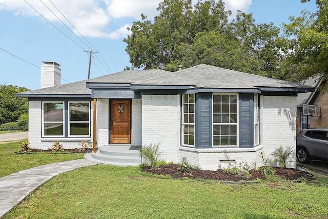 view of front of property with a front yard