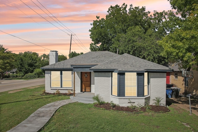 view of front facade with a yard