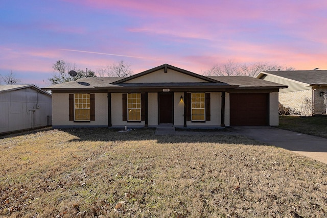 ranch-style home featuring a lawn