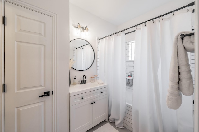 bathroom with a shower with shower curtain and vanity