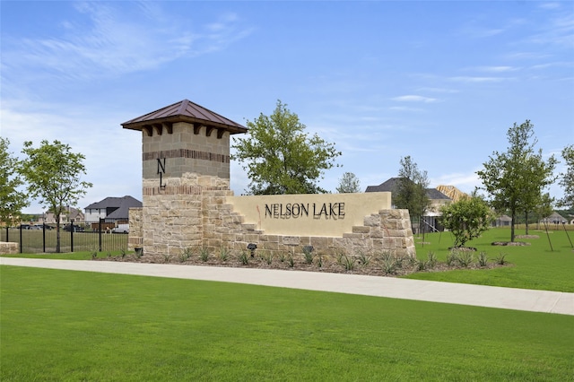 community sign with a lawn