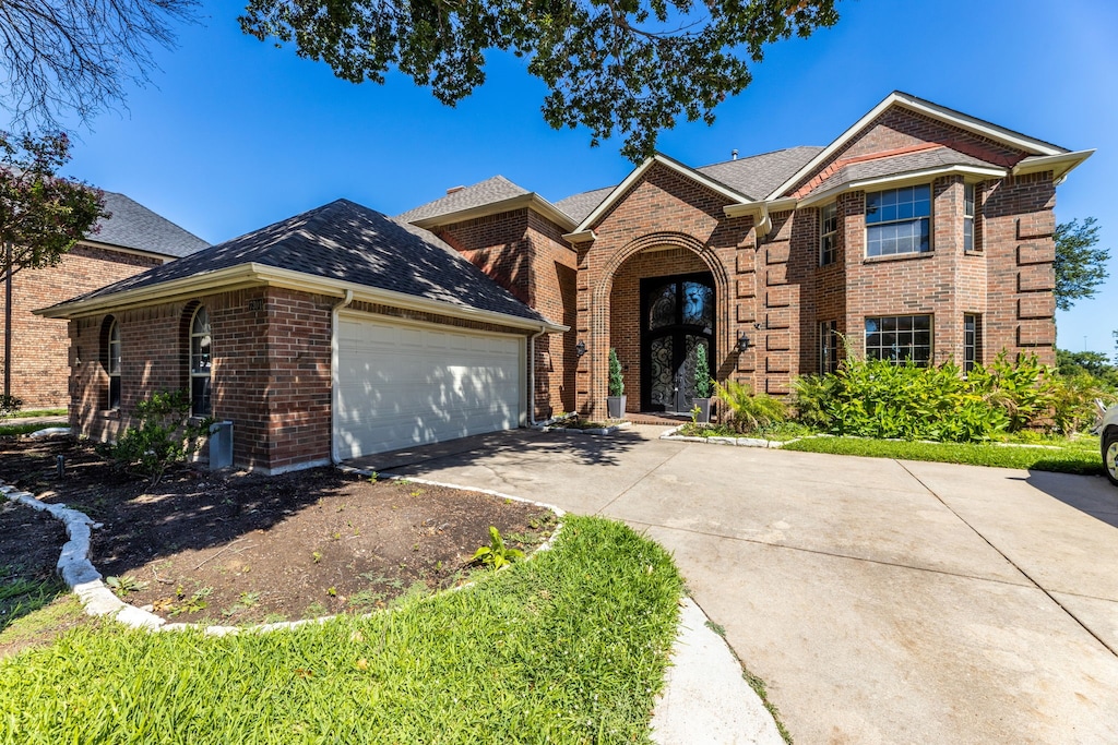 view of front facade with a garage