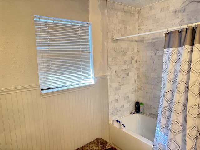 bathroom with shower / bath combo