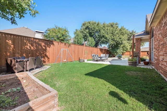 view of yard with a patio area