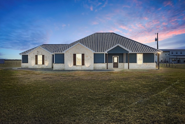 view of front facade with a lawn