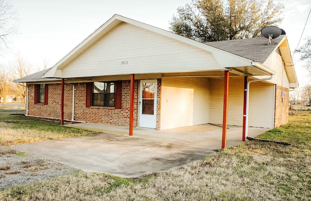 view of front of home featuring a carport