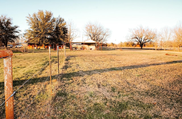 view of yard featuring a rural view