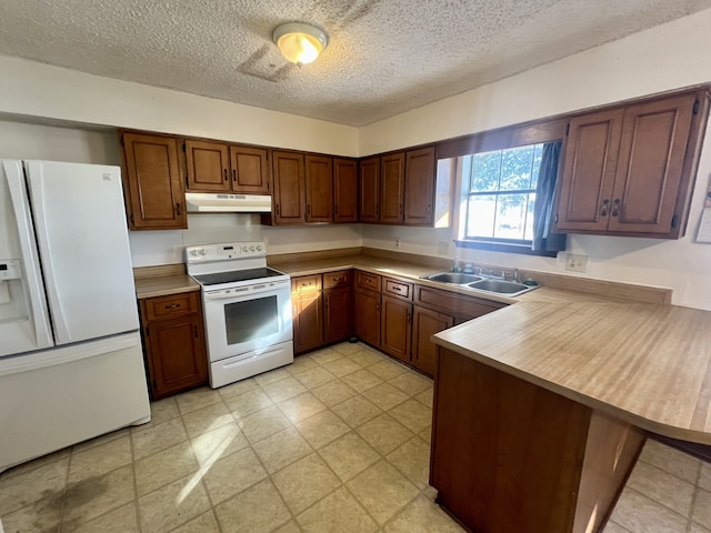 kitchen with kitchen peninsula, a textured ceiling, white appliances, and sink