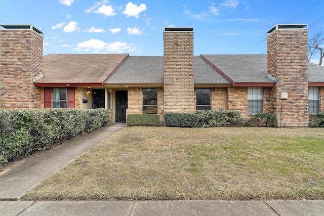 ranch-style house featuring a front yard