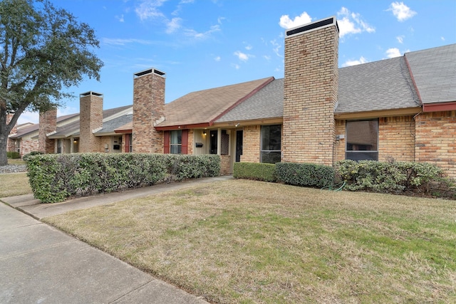 view of front of home with a front lawn