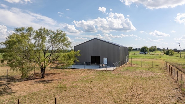 view of yard featuring an outbuilding and a rural view