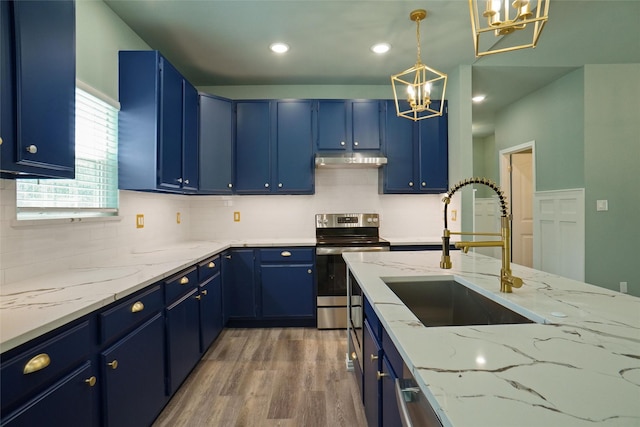 kitchen with blue cabinetry, sink, hanging light fixtures, electric stove, and hardwood / wood-style flooring