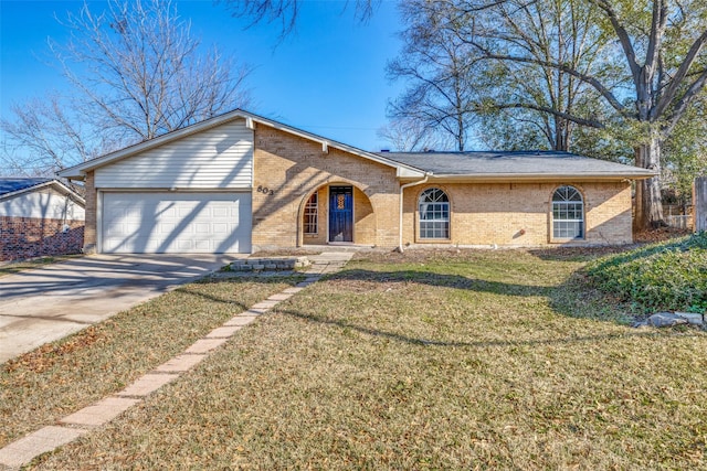 view of front of property featuring a front lawn and a garage