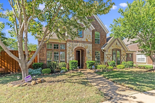 view of front of house featuring a front yard