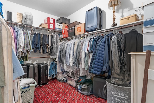 walk in closet featuring carpet