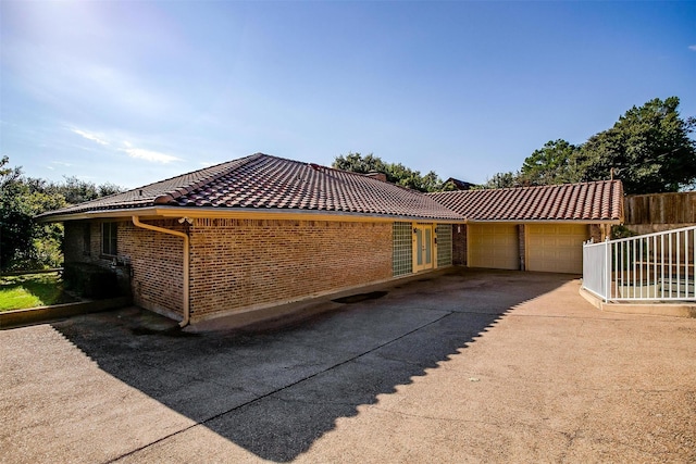 view of front of property featuring a garage