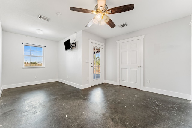 empty room with ceiling fan