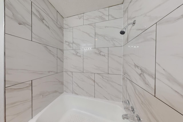 bathroom featuring tiled shower / bath combo