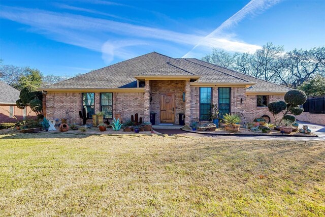 single story home featuring a front yard